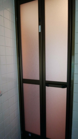 栃木県S郡　浴室ドアの交換工事